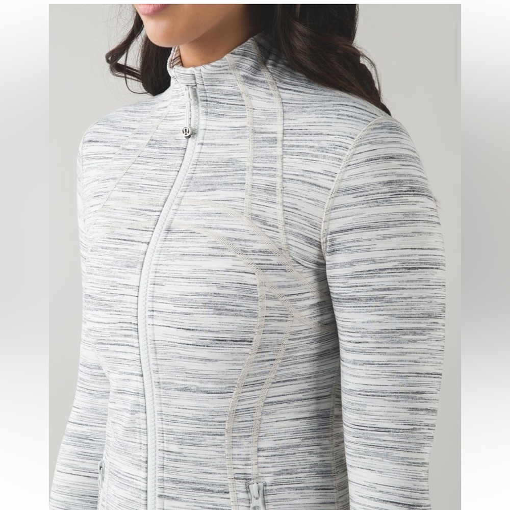 Lululemon Define Jacket in white and gray "space dye" fabric. Size 6.
